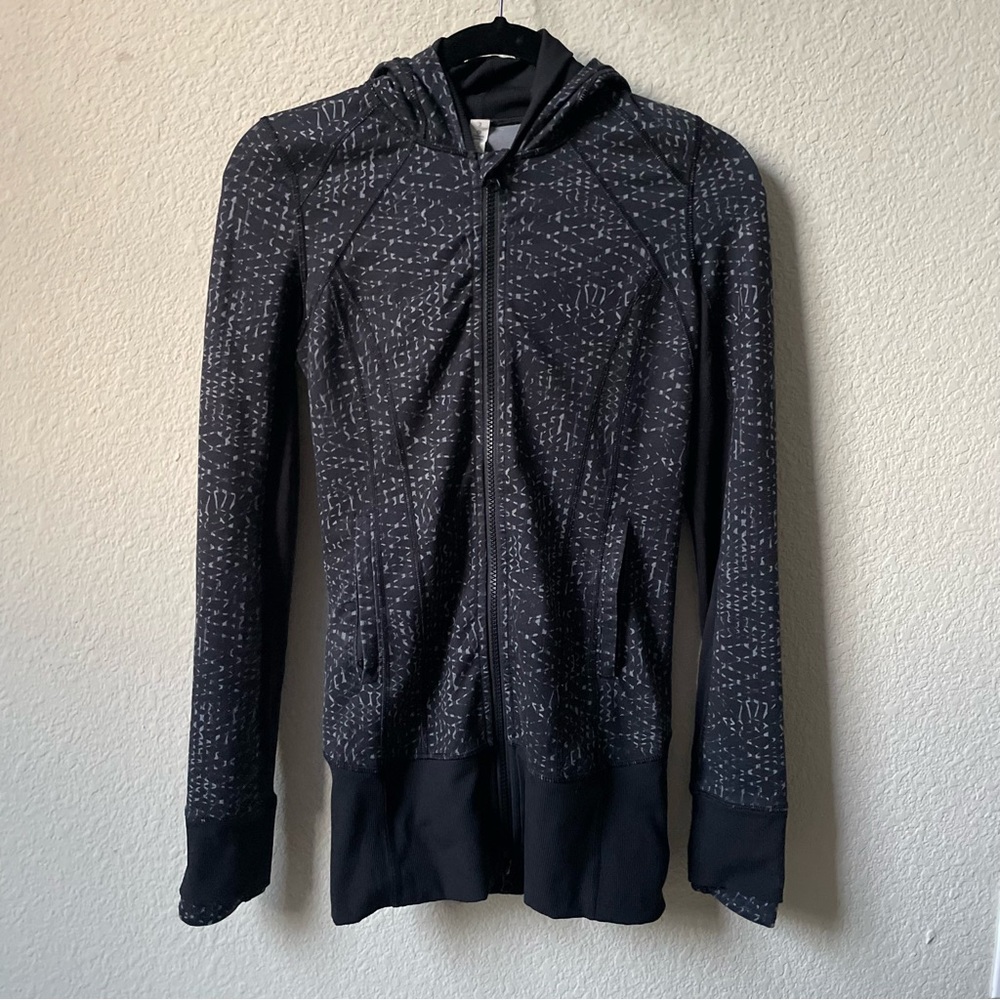 Lululemon Daily Practice Jacket sz 2 Samba Snake Battleship Black women’s hoodie